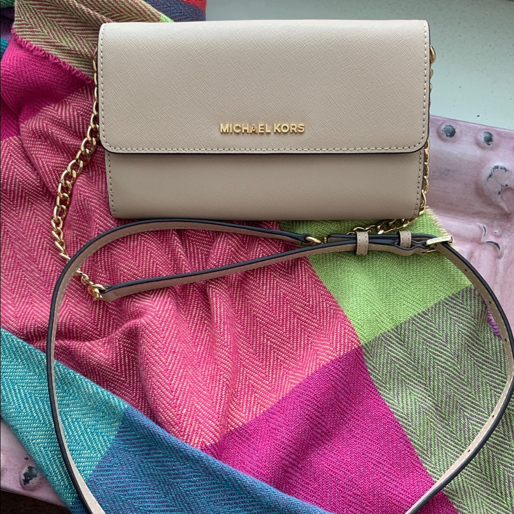 Michael Kors Phone Crossbody w/detachable chain